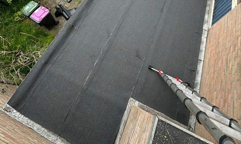 Dakisolatie toegevoegd aan plat dak in Weert